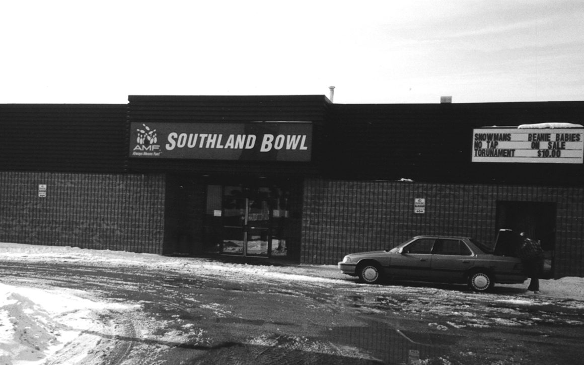 Skinner-Architects-Restaurant-Bar-Games-Bowling-Renovation