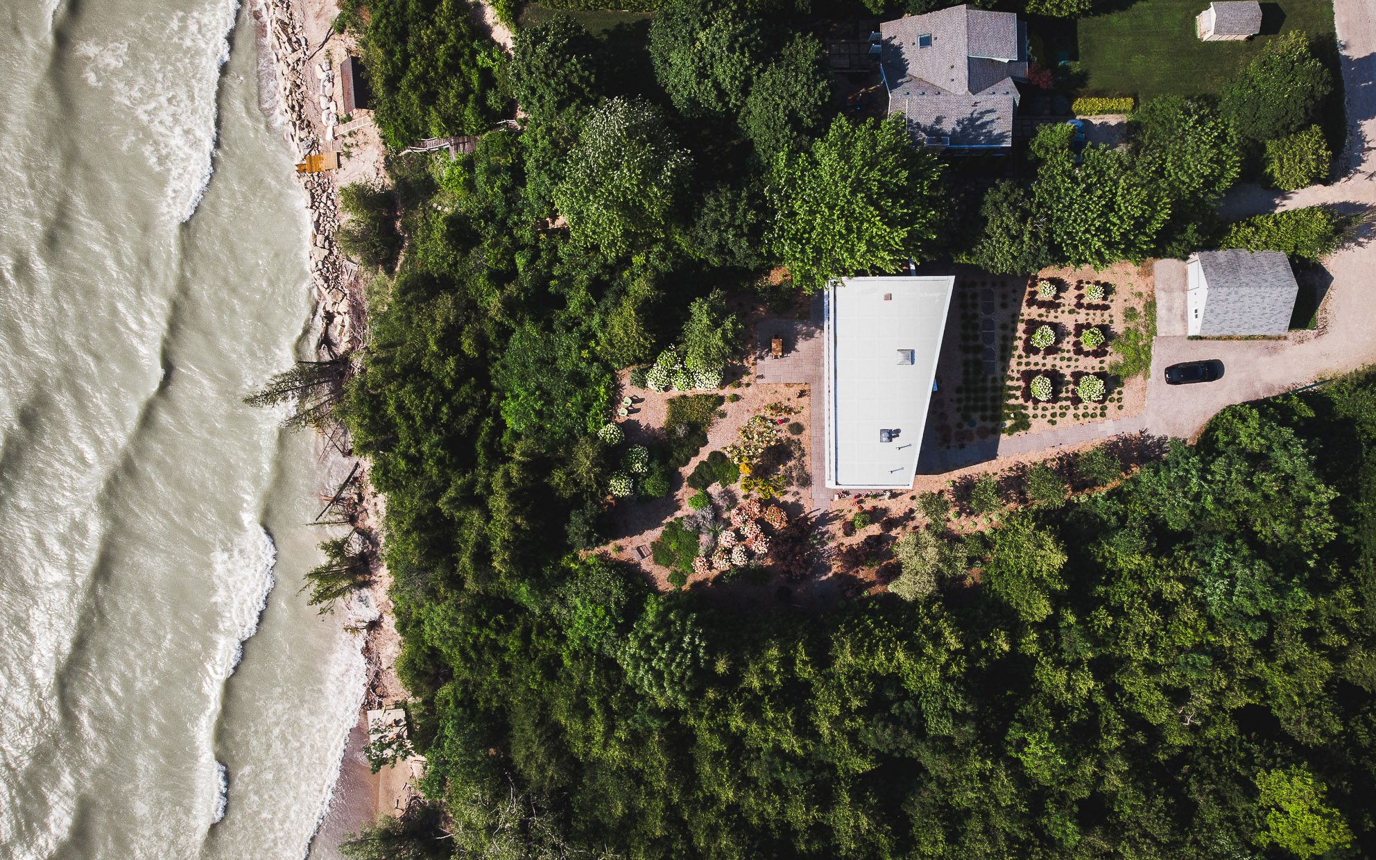 Skinner-Architects-modern-stone-cottage-floating-7