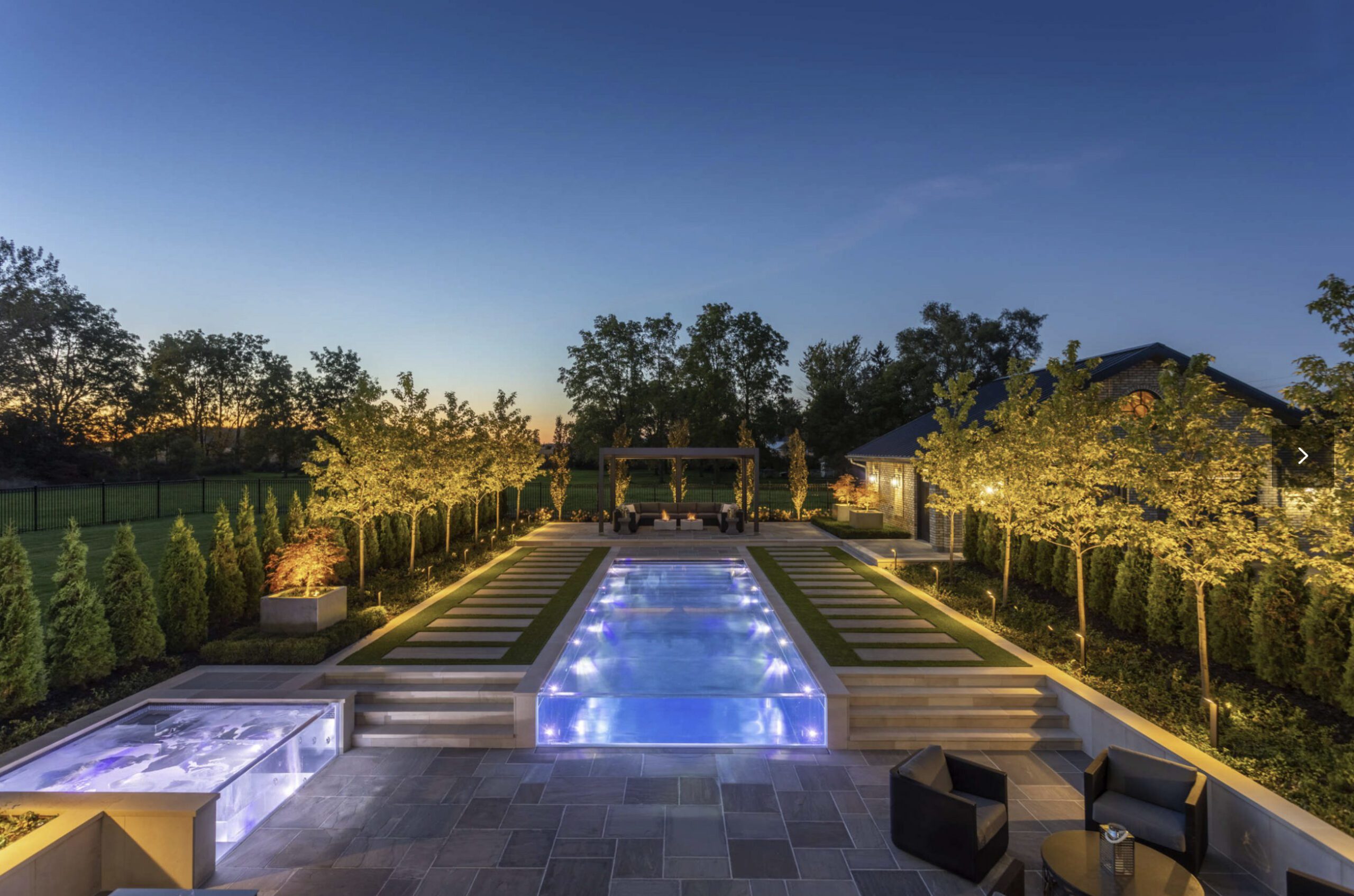 SKINNER-ARCHITECTS-MODER-LANDSCAPE-DESIGN-ACRYLIC-CLEAR-GLASS-POOL-STONE-COURTYARD-MODERN-CHURCH-RENOVATION-HOUSE